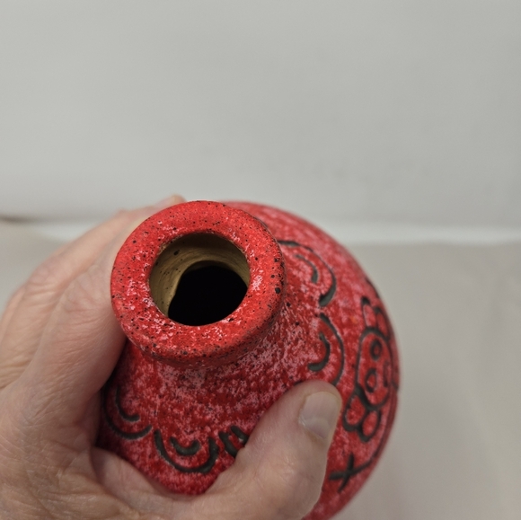 R.D. Guillen Handmade Studio Pottery Red Pink Splash Of Black Primitive Look - Picture 5 of 10